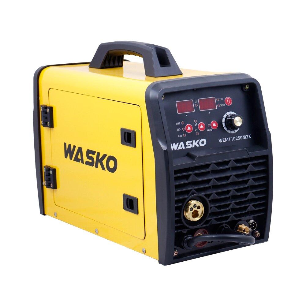 WEMT10250M2X – Soldador WASKO 250A MMA TIGLIFT MIG 5KG 220V El soldador WEMT10250M2X de WASKO ofrece versatilidad y alto rendimiento en trabajos de soldadura MMA, TIG Lift y MIG, adaptándose a distintas necesidades profesionales. Con una potencia de 250A, permite realizar soldaduras precisas y seguras, brindando resultados óptimos en cada proyecto. WASKO es tu mejor aliado para garantizar uniones firmes y confiables con tecnología de vanguardia. Su diseño compacto y resistente asegura durabilidad y eficiencia incluso en condiciones exigentes. 

Especificaciones

- Voltaje en vacío: 60V
- Frecuencia: 50-60
- Rango de espesor-
- Ciclo de trabajo: 1.6-5MM
- Modelo: WEMT10250M2X
- Tipo de electrodo: E6013-E7018
- Rango de amperaje: 20-250A
- Tipo de Producto: SOLDADOR
- Marca: WASKO