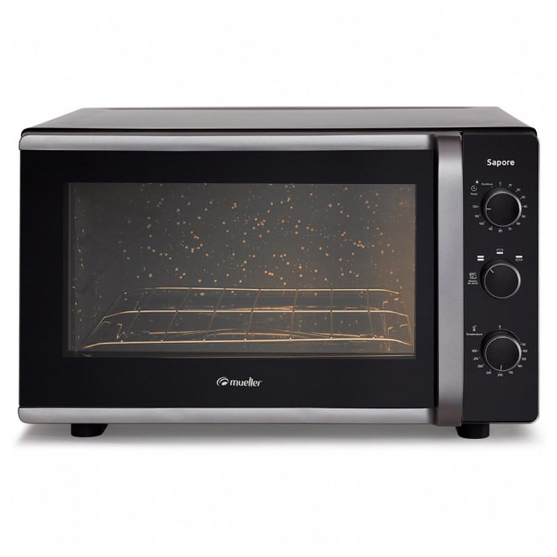 Horno Mueller Sapore 44L

El Horno Eléctrico Mueller Sapore Blanco 44L es la opción ideal para quienes buscan calidad y eficiencia en la cocina. Su diseño moderno y elegante se adapta a cualquier ambiente, aportando un toque de sofisticación. Con una capacidad de 44 litros, permite preparar desde pizzas y pasteles hasta asados y gratinados. Su potencia de 1750W garantiza un calentamiento rápido y uniforme, optimizando el tiempo de cocción. Además, su interior con recubrimiento antiadherente facilita la limpieza y el mantenimiento.

El temporizador de 120 minutos con apagado automático brinda tranquilidad, evitando el sobrecocimiento de los alimentos. También incluye una parrilla ajustable en tres niveles, ofreciendo versatilidad para diversas recetas. Ideal para familias y amantes de la cocina casera, este horno combina eficiencia y practicidad sin comprometer el sabor y la calidad de cada preparación.

Características.

Diseño y capacidad:

- Capacidad: 44 litros, adecuada para preparar una amplia variedad de platos.
- Dimensiones externas: 58 cm de ancho, 36 cm de alto y 52 cm de profundidad.
- Peso: 13 kg.
- Color: Blanco y Negro
- Funciones y rendimiento:

Control independiente de resistencias: Permite seleccionar entre las resistencias superior (grill) e inferior, ofreciendo versatilidad en las preparaciones.
Rango de temperatura: Ajustable entre 50°C y 300°C, adecuado para diversas recetas.
Temporizador: Hasta 120 minutos con señal sonora al finalizar, además de opción de funcionamiento continuo.
Luz interna automática: Facilita la visualización del proceso de cocción.
Parrilla ajustable: Tres niveles de altura para adaptarse a diferentes tipos de alimentos.
Eficiencia y seguridad:

Aislamiento térmico completo: Reduce la pérdida de calor, optimizando el consumo energético.
Doble vidrio en la puerta: Mejora el aislamiento y la seguridad durante el uso.
Bajo consumo de energía: Diseñado para ser eficiente sin comprometer el rendimiento.
Facilidad de limpieza:

Interior autolimpiante: Tecnología Total Clean que facilita la limpieza del horno.
Bandeja de residuos esmaltada: Recoge salsas y residuos, protegiendo las resistencias y simplificando la limpieza.
Especificaciones técnicas:

- Potencia: 1800W (900W superior y 900W inferior).
- Tensión: Disponible en 127V o 220V.
- Consumo energético: Aproximadamente 0,61 kWh a 200°C durante 1 hora.