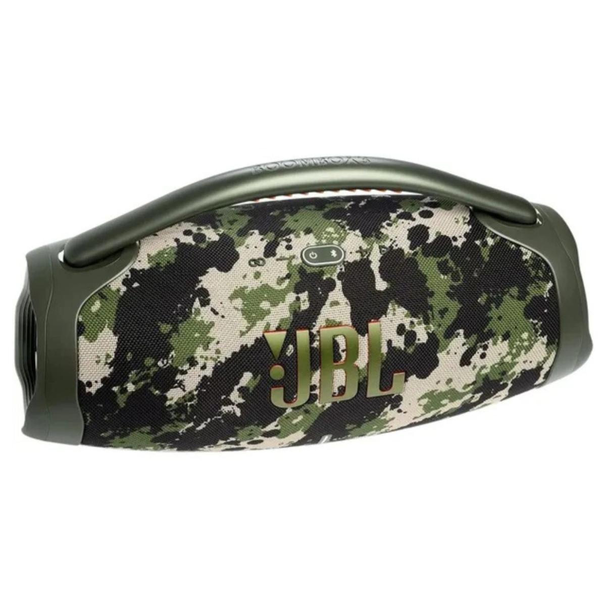 Speaker Portatil Jbl Boombox 3 Squad

Sonido robusto con graves intensos, ideal para cualquier fiesta. Su diseño resistente al agua y al polvo (IP67) garantiza durabilidad en exteriores. Dispone de una impresionante batería de hasta 24 horas de reproducción continua y una salida USB para cargar tus dispositivos. Su conectividad Bluetooth te permite vincularlo fácilmente con otros dispositivos y altavoces JBL para una experiencia de sonido envolvente. Con un diseño llamativo y resistente, es perfecto para aventureros y amantes de la música.

Características Técnicas

Potencia de salida : 80 W (RMS)
Tecnología de sonido:  JBL Bass Radiators y drivers de alto rendimiento
Conectividad: Bluetooth 5.3
Duración de batería: Hasta 24 horas de reproducción continua
Resistencia: IP67 (resistente al agua y al polvo)
Entradas: USB-C para carga y salida de carga para otros dispositivos
Peso:  5.9 kg
Funciones adicionales: JBL PartyBoost para emparejar con otros altavoces JBL compatibles, diseño resistente y duradero, asa de transporte integrada