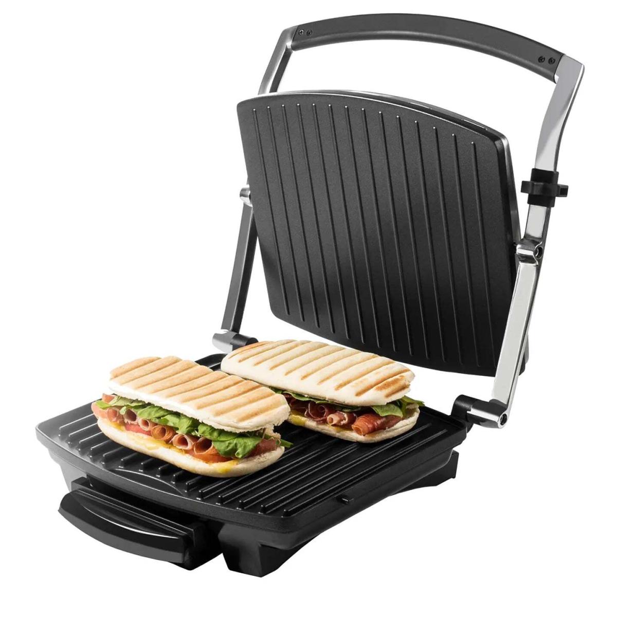 La Ursus Trotter Panini 80° es una potente y versátil sandwicheras y parrilla eléctrica diseñada para preparar deliciosos paninis, sándwiches y otros alimentos con un acabado crujiente y dorado. Con una potencia de 2000W, garantiza un calentamiento rápido y uniforme, ideal para quienes buscan rapidez y eficiencia en la cocina.

CARACTERISTICAS 

Potencia 2000 Watts.
Gran apertura de 180° para cocinar alimentos de gran tamaño.
Incluye 2 placas asadoras ranuradas y 2 placas lisas anti-adherentes para una mayor versatilidad.
Placas aptas para lavavajillas para una limpieza fácil y rápida.
Bandeja removible para grasas y aceites para una cocina más saludable.
Con la Ursus Trotter Panini 80°, disfruta de comidas deliciosas y bien cocidas con la comodidad de un electrodoméstico eficiente y fácil de usar.