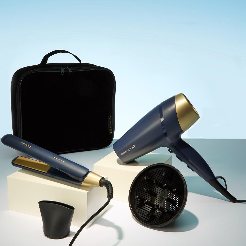 Descripción
SECADOR - CARACTERÍSTICAS.
* 3 configuraciones de temperatura - 2 velocidades.
* Acondicionamiento iónico para brillo sin frizz.
* Revestimiento cerámico con zafiros reales.
* Motor DC de 2200 Watts viento110 km-h.
* Rejilla trasera extraíble y fácil de limpiar.
* Concentrador de secado rápido.
* Bolsa de almacenamiento.
* Gancho para colgar.
* Ráfaga de aire frio.
* Difusor.

PLANCHITA - CARACTERÍSTICAS.
* Recubrimiento cerámico avanzado con zafiros reales que protege el cabello y brinda 2x más suavidad.
* Control de temperatura digital con 5 configuraciones. Desde 150 °C hasta 230 °C.
* Diseño de cubierta con bordes curvos para ondas sin esfuerzo.
* Calentamiento ultrarrápido, listo para usar en 15 segundos.
* Apagado automático de seguridad después de 60 minutos.
* Bloqueo de placas para fácil almacenamiento.
* Placa flotante de 110 mm.
* Cable giratorio.
* Pantalla LED.

Medidas del Packaging
ANCHO	31,75 CM
ALTO	26,67 CM
LARGO	48,26 CM
PESO	5080 GR