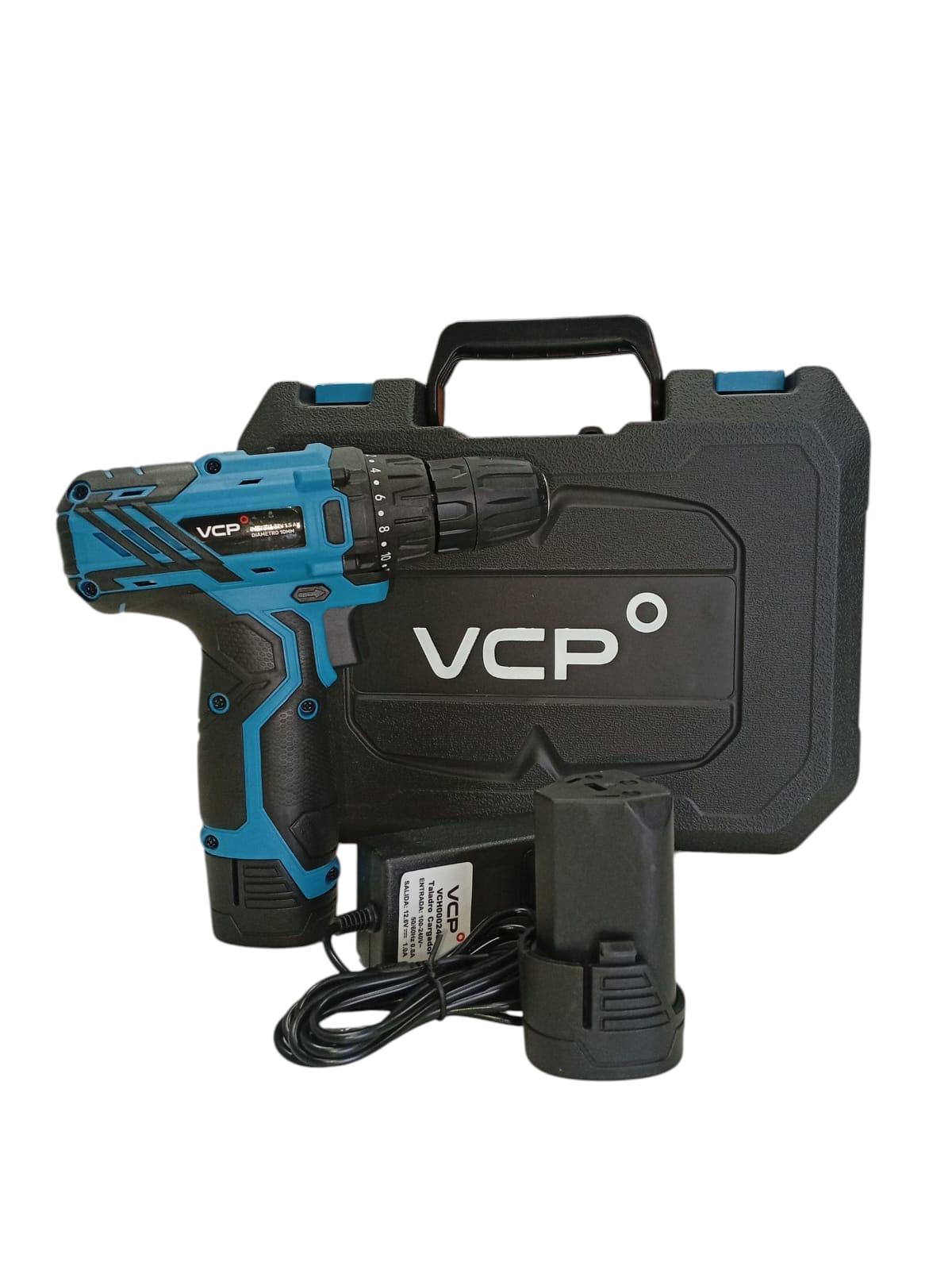 El Taladro Atornillador VCP VCH000246 a batería ofrece potencia, portabilidad y versatilidad para todo tipo de tareas domésticas o profesionales. Con 18+1 posiciones de torque, hasta 28 Nm de fuerza, y velocidades variables, este equipo permite perforar y atornillar con precisión en múltiples materiales. Su diseño compacto y ergonómico, junto con 2 baterías incluidas y un maletín de transporte, lo hacen ideal para trabajos en movimiento o sin acceso a corriente directa.

- Marca	VCP
- Modelo	VCH000246
- Tipo	Taladro Atornillador a Batería
- Mandril	10 mm
- Batería	12V - 1.5Ah (incluye 2 unidades)
- Cargador	110/220V incluido
- Torque Máximo	28 Nm
- Posiciones de Torque	18 + 1
- Velocidad	0–420 / 0–1350 rpm (2 velocidades)
- Accesorios Incluidos	Maletín, cargador, 2 baterías