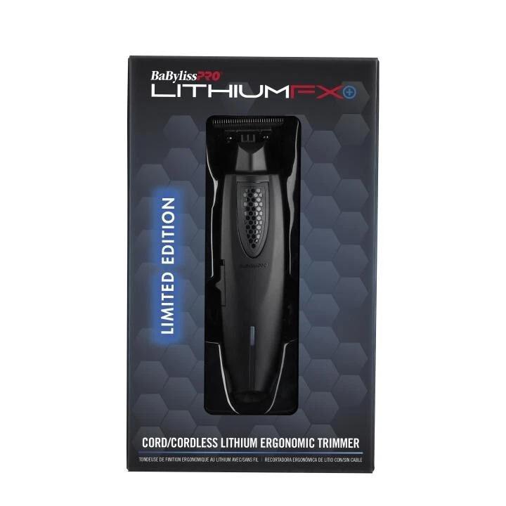 AFEITADORA BABYLISS PRO LITHIUMFX

La recortadora ergonómica de litio inalámbrica LithiumFX negra mate de edición limitada es una herramienta de peinado profesional elegante y cómoda. Proporciona a tus clientes cortes y afeitados precisos con la hoja en T de titanio. El motor de CC de la recortadora es potente con un motor de rodamiento de bolas de larga duración

Características y beneficios 
NUEVO Blue DLC/Titanium Standard-Tooth T-Blade (FX707BL) -Zero-Gap ajustable
Carcasa de agarre ergonómico
Motor de CC de larga duración: 6.800 RPM
Batería de iones de litio: más de 4 horas de tiempo de ejecución inalámbrico
Indicador LED de batería baja
Puerto de carga universal - FXCORD incluido