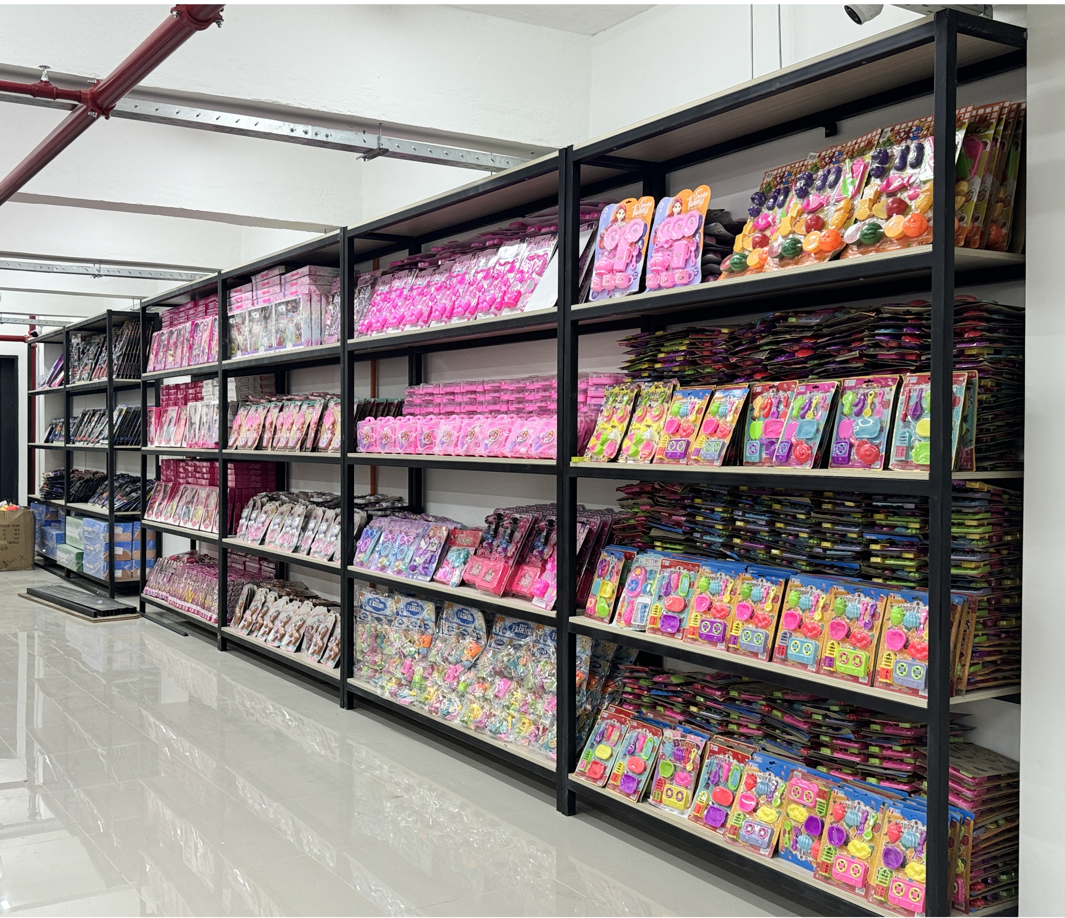 Estante de pared para los costados.
Medida: 150cm largo x 175cm Alto x 40cm fondo